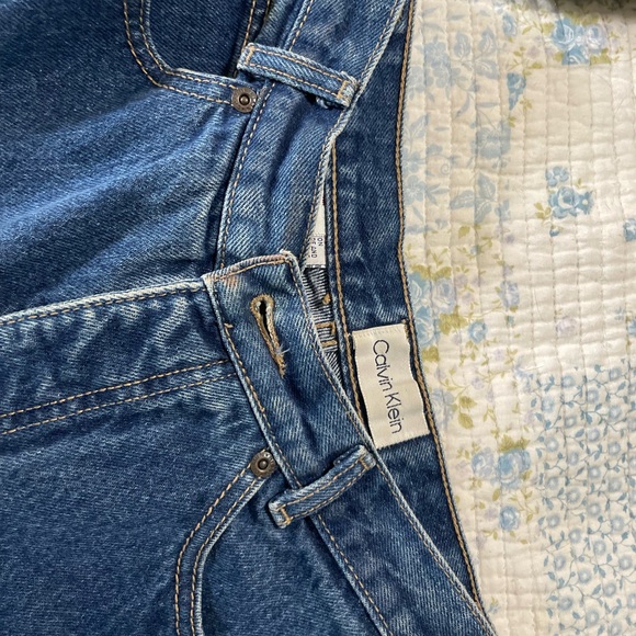 Calvin Klein Cut off Jeans - Picture 2 of 6